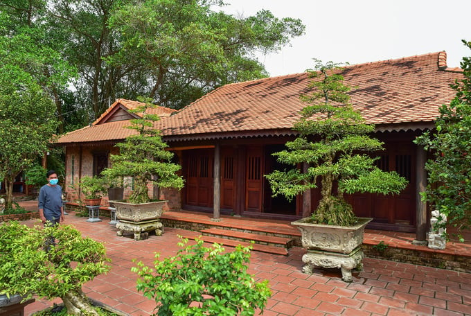 Cận cảnh nhà cổ trăm tuổi nằm trong khu đất rộng 3.000m2 được đại gia mua lại bằng vàng, là bối cảnh của hàng loạt phim Việt