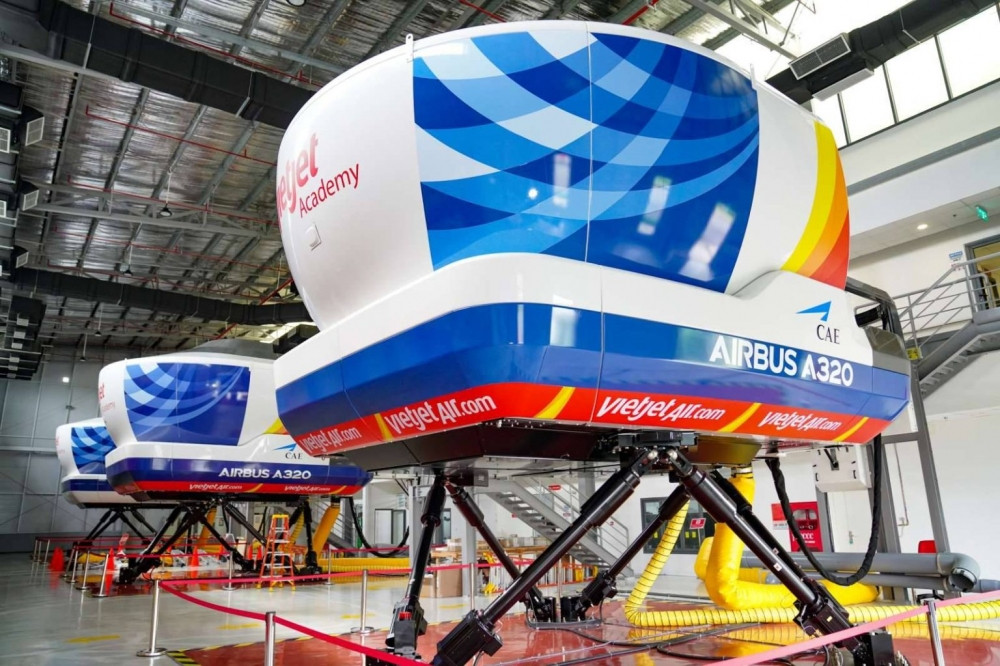 Bên trong học viện hàng không chuẩn châu Âu tại Việt Nam: Được trang bị tới 3 buồng lái mô phỏng, chứa cả hồ bơi tạo sóng tiêu chuẩn Olympic