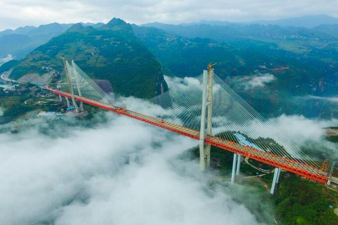 Cây cầu Bắc Bàn Giang được công nhận là cây cầu cao nhất thế giới hiện nay. Ảnh: Xinhua