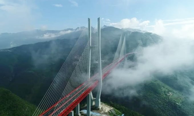 Cầu Bắc Bàn Giang có độ cao khoảng 565 m so với mặt sông. Ảnh: Xinhua