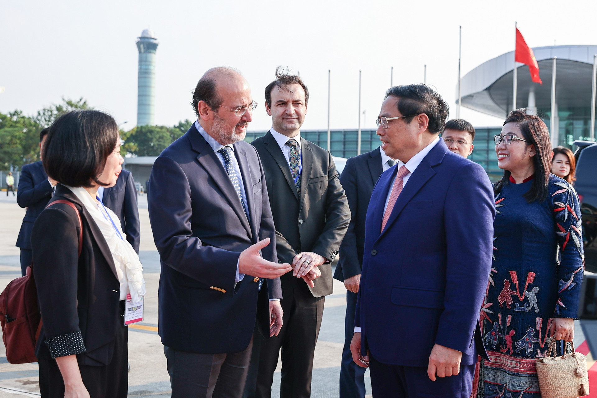 Thủ tướng lên đường tham dự Hội nghị COP 28, hoạt động song phương tại UAE và thăm chính thức Thổ Nhĩ Kỳ- Ảnh 2.