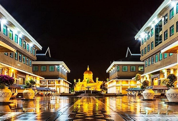 Quốc gia nhỏ bé gần Việt Nam có cung điện dát vàng 200.000m2 với 1.788 phòng, vượt Buckingham ở Anh trở thành cung điện lớn nhất thế giới