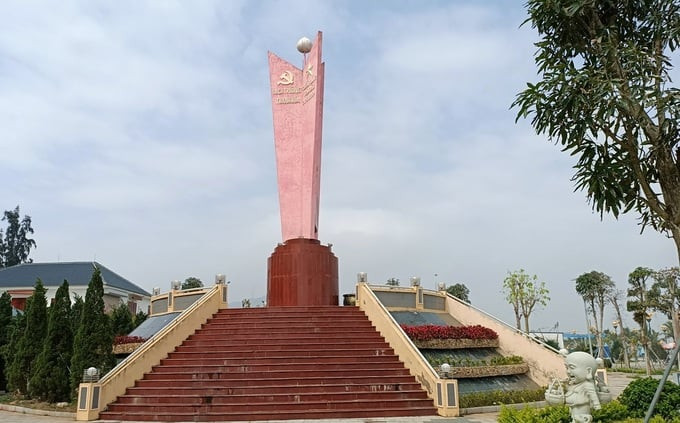 Tượng đài chiến thắng trận đầu của Hải quân nhân dân Việt Nam trong khuôn viên chùa Bụt