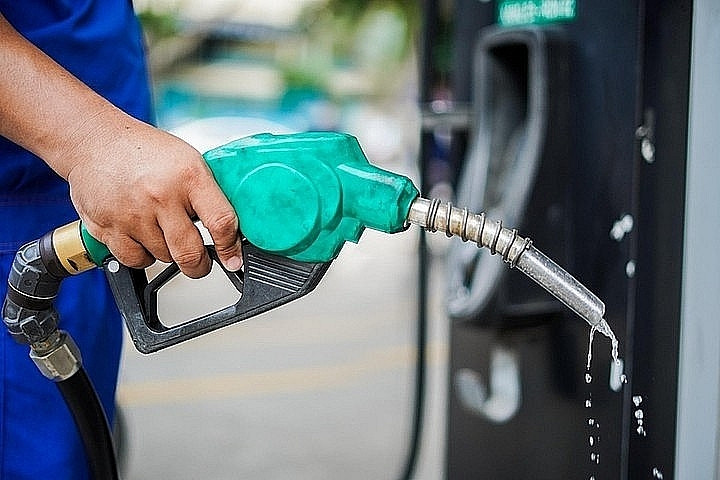 Chính phủ đề xuất giảm thuế xăng dầu đến hết 2024