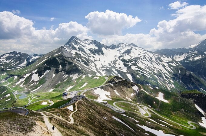 Đường Grossglockner High Alpine được coi là một trong những con đường đẹp nhất châu Âu.