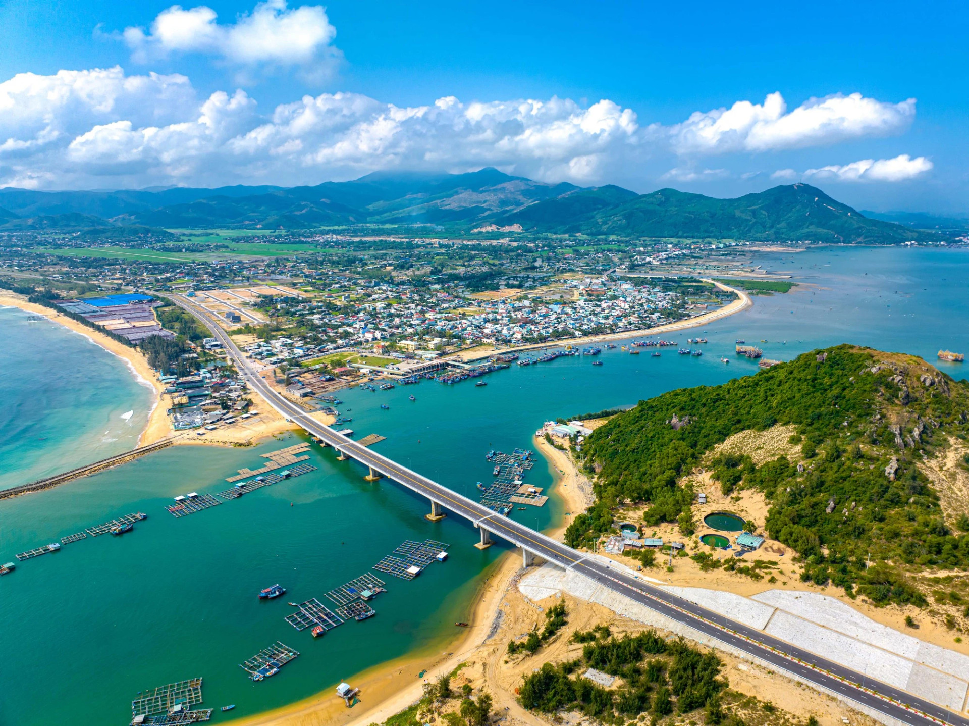 Bình Định phát triển kinh tế từ cung đường biển