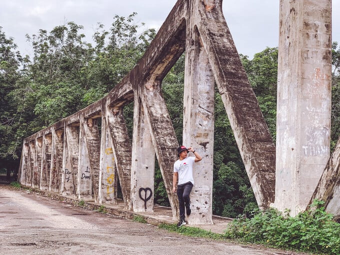 Cây cầu trở thành địa điểm thu hút nhiều người tới chiêm ngưỡng.