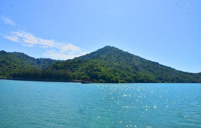 Cảnh đẹp tuyệt vời, không gian xanh của đảo Ba Mùn