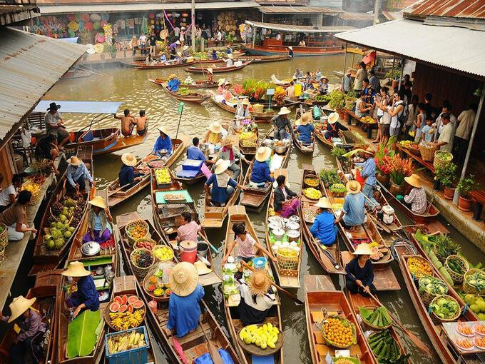 Chợ nổi Cà Mau là biểu tượng văn hoá đặc trưng của miền Tây.
