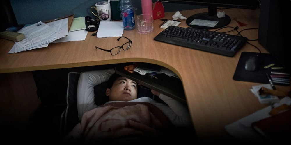 Nữ giám đốc bị sa thải nhưng vẫn đến công ty, nói chuyện 1 mình suốt 4 năm: Sự thật khiến ai cũng ngỡ ngàng