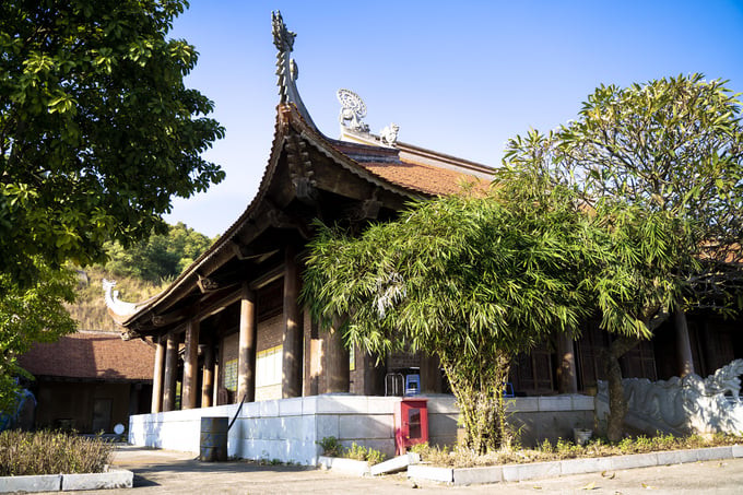 Các hạng mục mới của chùa được xây dựng bằng gỗ lim và trang trí tinh xảo bằng kỹ thuật truyền thống.