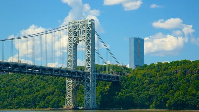 Cầu George Washington cũng đã nhiều lần xuất hiện trong phim Hollywood.