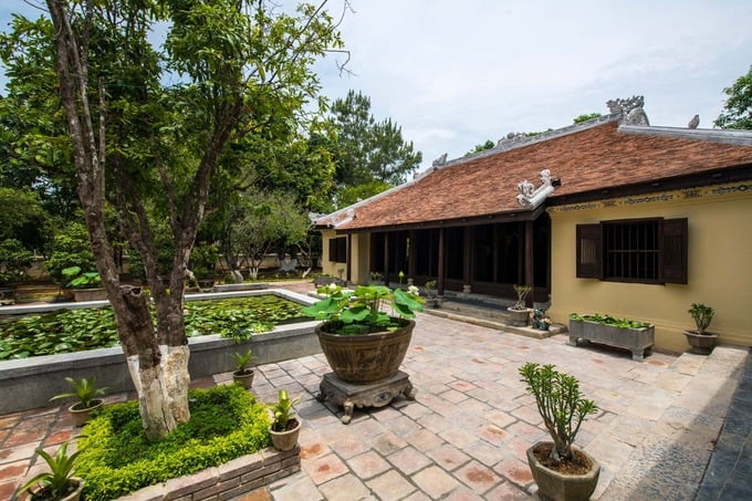 Nhà vườn An Hiên có diện tích 135m2, được xây dựng theo lối kiến trúc nhà rường quý tộc thời xưa