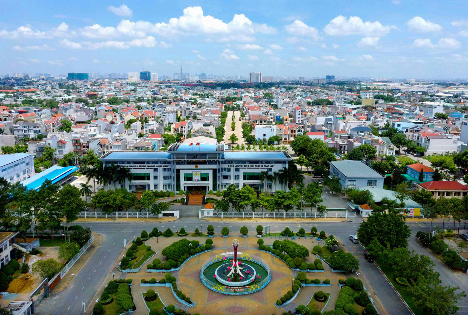 Hai TP của Bình Dương giáp TP HCM: Thuận An thành trung tâm tài chính mới, Dĩ An là tâm điểm giao thương