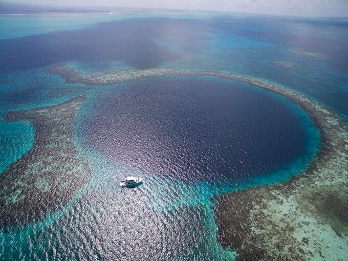 Great Blue Hole là hố chìm lớn nhất thế giới