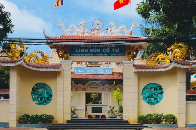 Cổng chùa Linh Sơn Cổ Tự Vũng Tàu.
