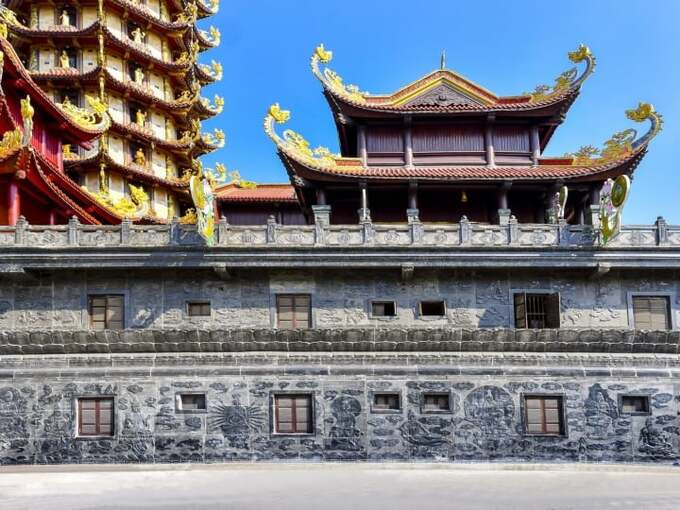 Kiến trúc đặc sắc ở ngôi chùa hút hồn du khách.