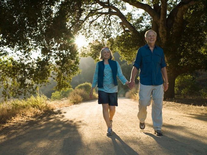 Mọi người chỉ cần đi bộ từ 6.000 đến 8.000 bước mỗi ngày là có thể giảm 54% nguy cơ tử vong sớm ở người trên 60 tuổi