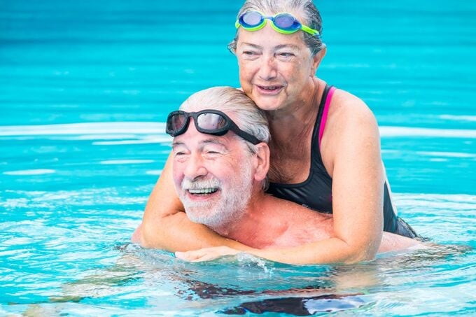 Nghiên cứu của ĐH Sydney (Úc) cũng cho thấy bơi lội giúp giảm 28% nguy cơ tử vong ở những người thuộc độ tuổi trung niên