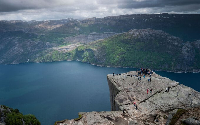 Mỏm đá nổi tiếng Preikestolen ở Na Uy.