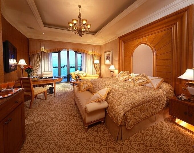 Phòng ngủ phong cách hoàng gia