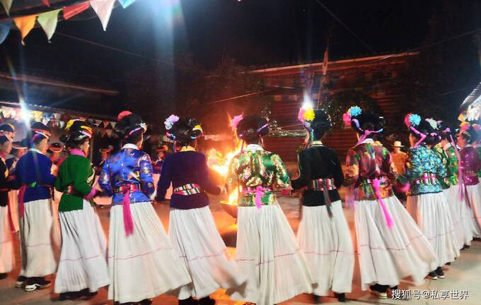 Hoạt động truyền thống tại ngôi làng.