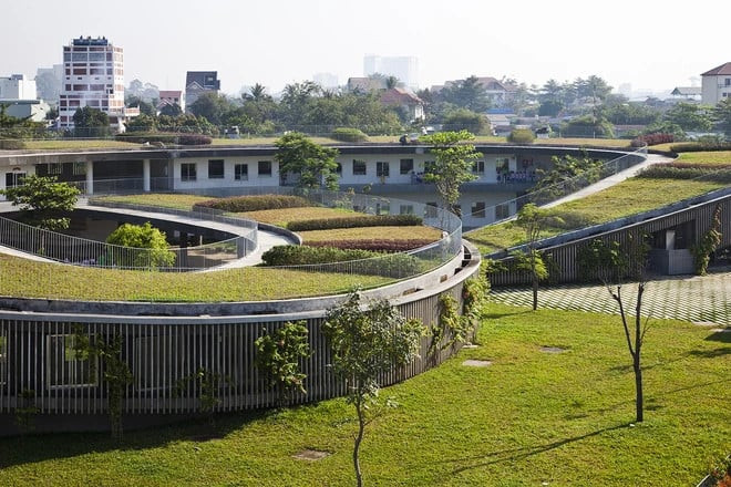 Kiến trúc của trường được thiết kế theo mô hình của loài cỏ ba lá.