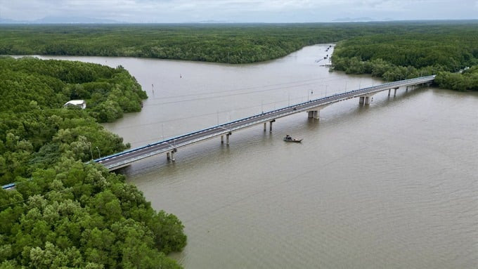 Cầu Dần Xây có chiều dài 387,5m.