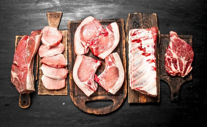 Người tiêu dùng có nhiều sở thích khác nhau về thịt nhưng phổ biến và được ưa chuộng nhất vẫn là thịt lợn bởi giá cả phải chăng