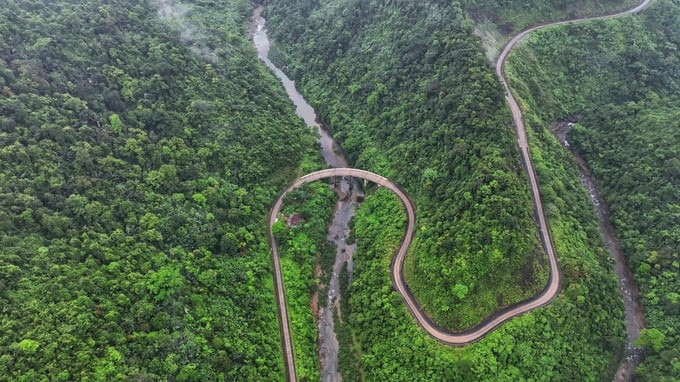 Đường Hồ Chí Minh qua Khu DTTN Động Châu - Khe Nước Trong