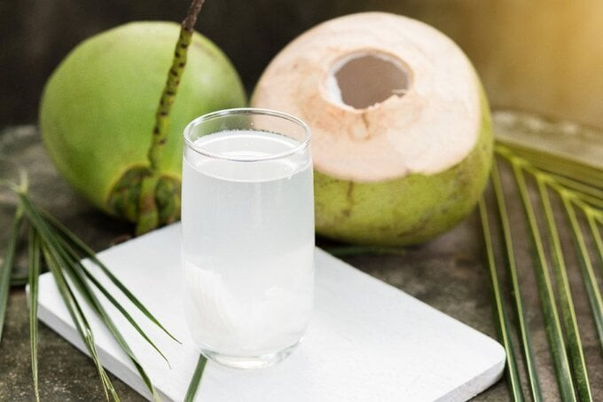 Uống nước dừa khi bụng đói vào buổi sáng có lợi cho sức khỏe