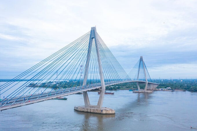 Cầu Mỹ Thuận 2 là công trình có quy mô lớn, chiều cao trụ tháp tính từ đỉnh bệ đến đỉnh trụ là 119,5m.