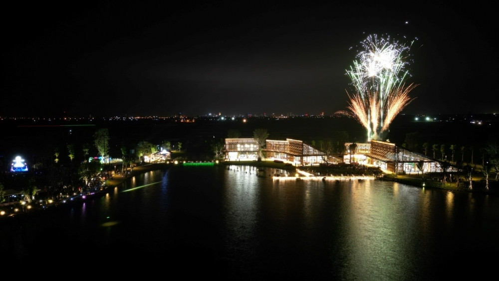 Eco Central Park: Bùng nổ 'đại tiệc nghệ thuật' đón năm mới bên dòng sông Lam