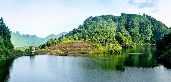 Hồ Ly là một trong những hồ có trữ lượng nước lớn nhất tỉnh Phú Thọ