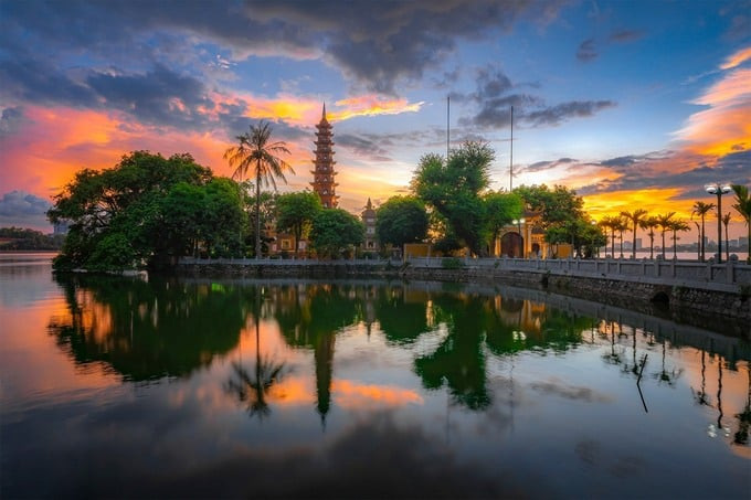 Hà Nội nằm trong danh sách những thành phố đáng sống nhất thế giới có thứ hạng tăng mạnh trong 12 tháng qua, đồng thời cũng là thành phố duy nhất của Việt Nam có tên trong báo cáo của EIU