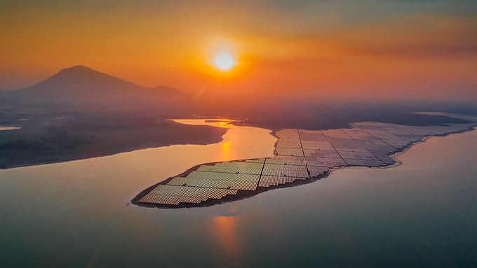 Đây là hồ thuỷ lợi nhân tạo lớn nhất tại Việt Nam và Đông Nam Á với diện tích mặt nước là 270km2
