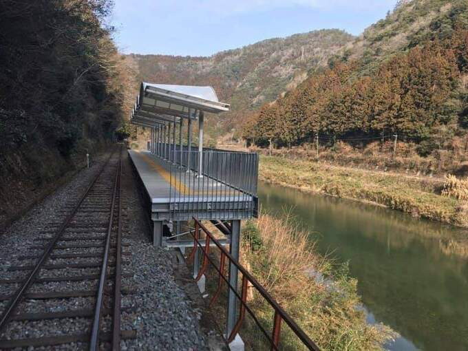 Seiryu Miharashi cũng là ga đầu tiên trên tuyến Nishikigawa Seiryu trong suốt 26 năm qua