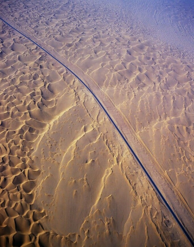 Đường cao tốc sa mạc Tarim với chiều dài 522km và diện tích 270.000 km2