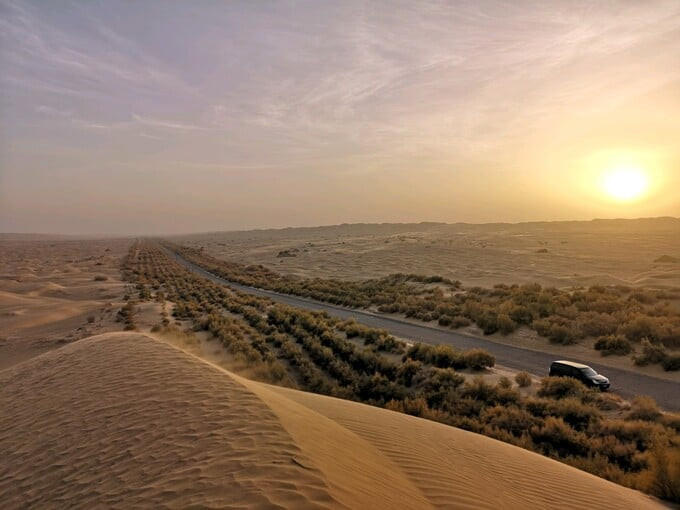 Sa mạc Taklamakan có diện tích 270.000km2, dài 1.000km và có nơi rộng 400km
