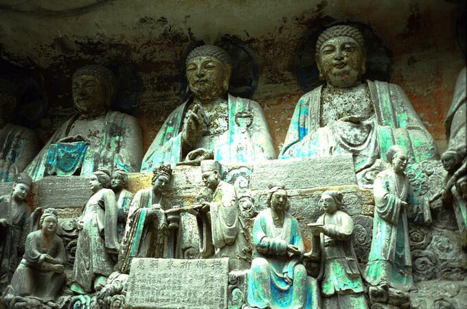 Nơi đây sở hữu nhiều tác phẩm điêu khắc và tranh vẽ Phật giáo có niên đại từ thế kỷ thứ 9