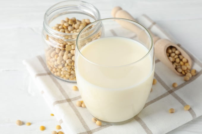 Sữa đậu nành có tính lạnh nên không phù hợp với người có đường ruột kém