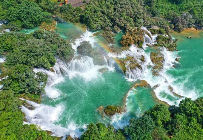 Thác Bản Giốc là một trong bảy thác nước đẹp nhất thế giới