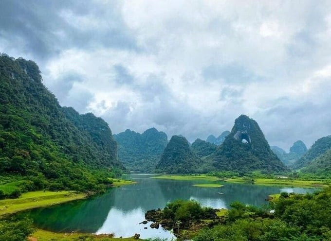 Mỗi một mùa trong năm, Hồ Thang Hen lại mang một vẻ đẹp trong trẻo và dịu dàng khác nhau