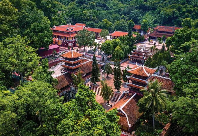 Chùa Hương là một trong những ngôi chùa tâm linh nổi tiếng ở miền Bắ