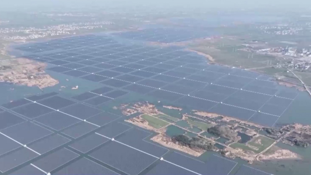 Rộng bằng 1.300 sân bóng đá, nhà máy điện quang nổi lớn nhất Trung Quốc chính thức đi vào vận hành
