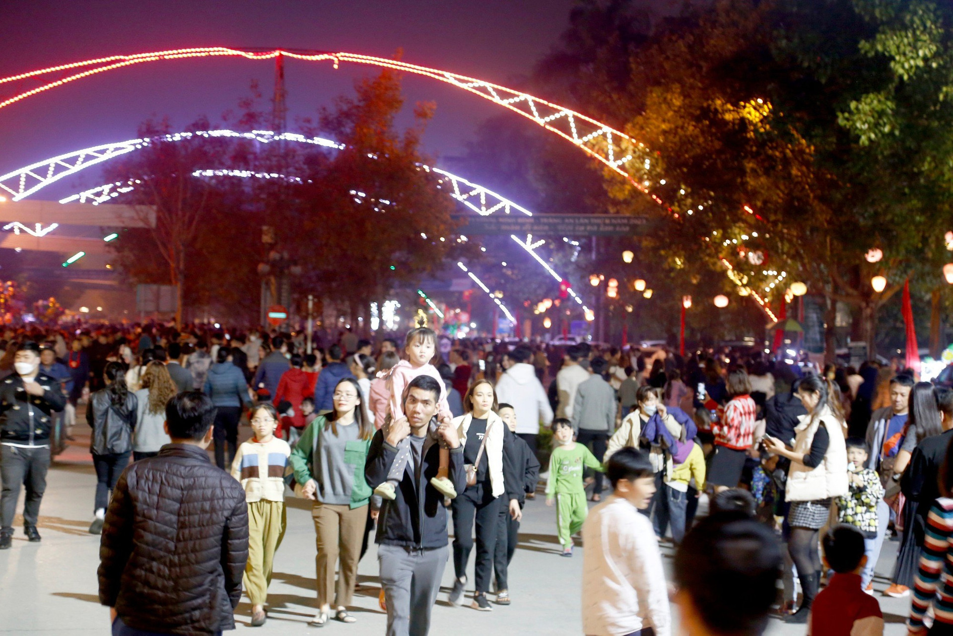 Kỳ nghỉ Tết Dương lịch: Du khách quốc tế đến Ninh Bình tăng hơn 140% so với cùng kỳ- Ảnh 1.