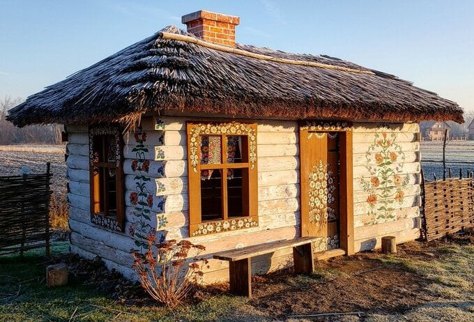Việc trang trí nhà đã trở thành truyền thống của ngôi làng