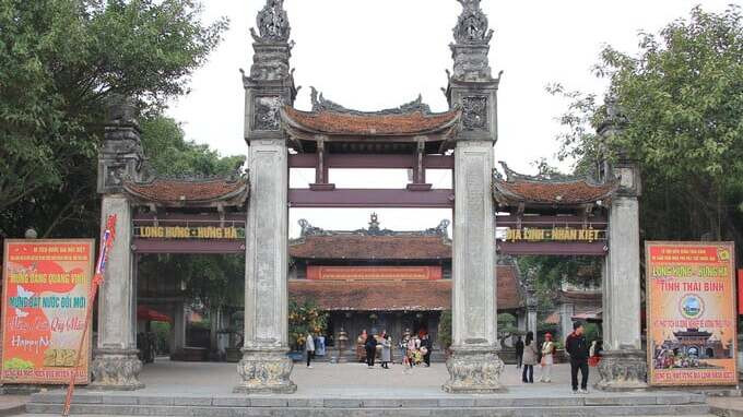 Đền Trần có diện tích lớn và kiến trúc đậm chất Việt