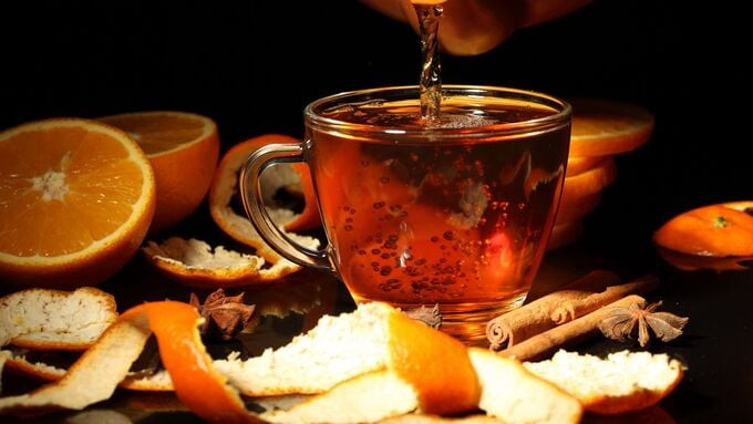 Lưu Thi Thi thường xuyên uống trà đậu đỏ thêm vỏ cam khô để thải độc, dưỡng nhan (Ảnh minh họa)