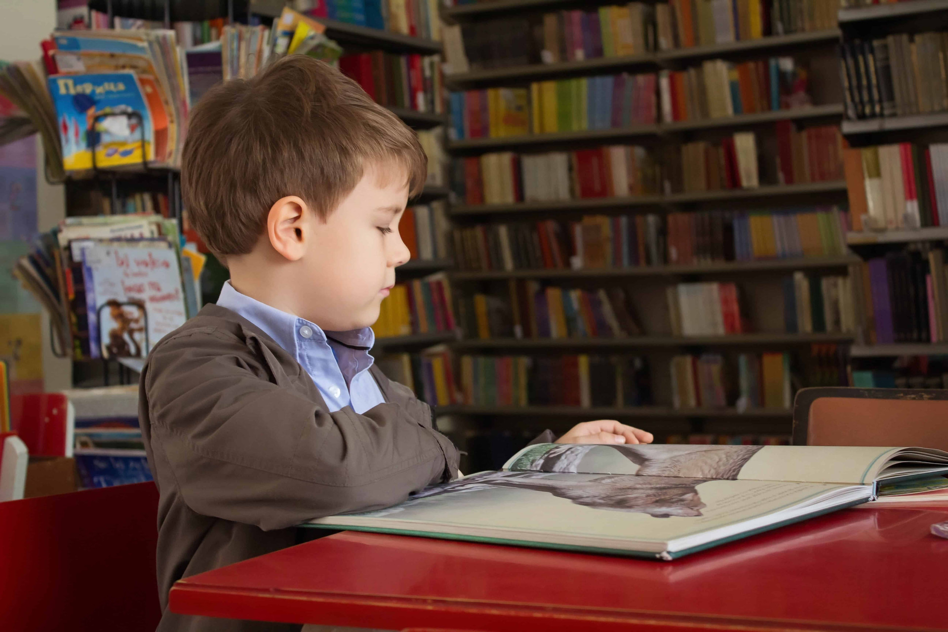 Hãy rèn luyện thói quen đọc sách cho con nhỏ từ bé